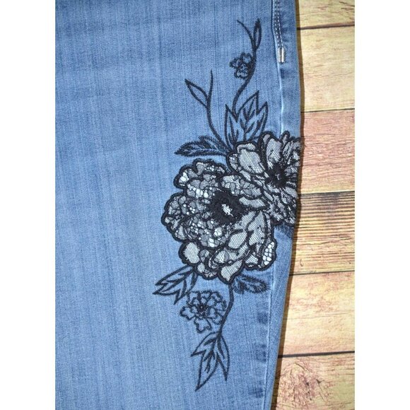 Simply Vera Wang Light Wash Floral Embroidered Skinny Blue Jeans Plus Size 24W - Picture 5 of 11